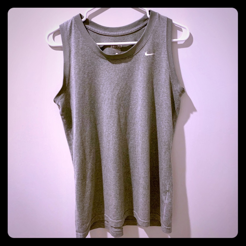 🔥2/$13 EUC Nike Dri-Fit Tee